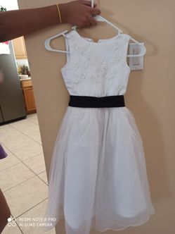 Vestidos de niñas para bautismo. Dama de honor , cumpleaños. 2 talla 7 y 8 . la cinta negra se puede cambiar para otro color . Cada uno $ 35