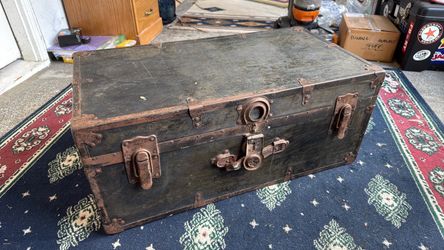 Steamer trunk foot locker pirate chest