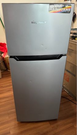 Fridgemaster Compact Refrigerator with Freezer