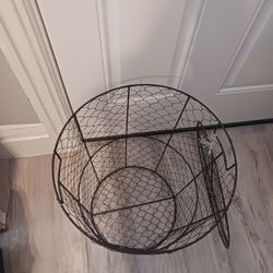 Wire Hamper/ Basket