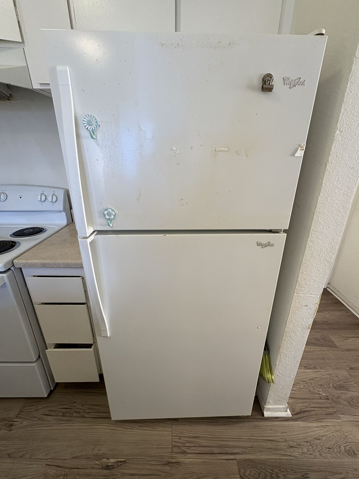Apt Cleanout FREE Refrigerator & Patio Furniturure