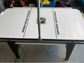Air hockey table