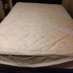 QUEEN BED