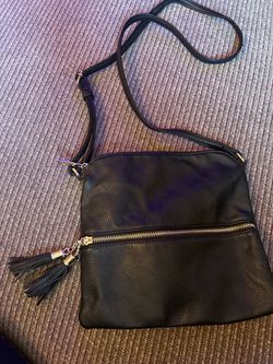 Black Tassel Crossbody Purse – Gold Zippers & Adjustable Strap