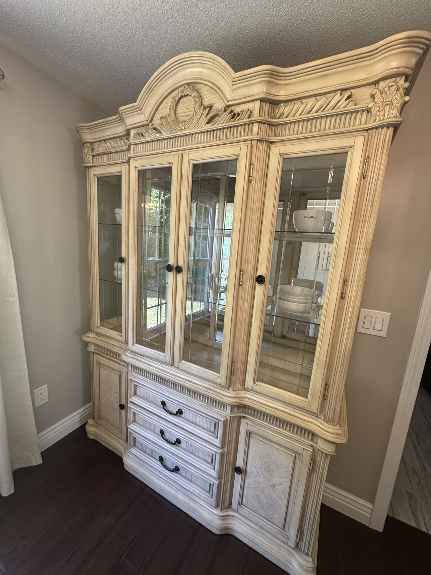 Dinning Room & Buffet/China