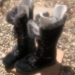 New Sketchers Woman’s Boots With Faux Fur Size 9.5 
