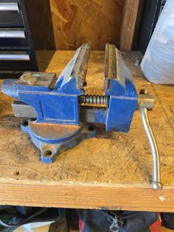 Bench vise