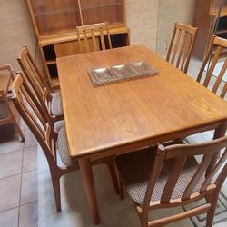 MCM Dining set, With buffet And Illuminated Hutch