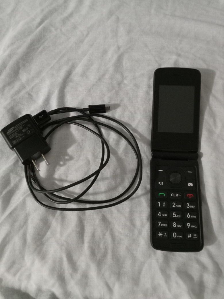 Used Verizon etalk Flip Phone with Charger