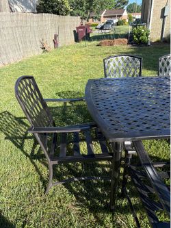 Table / 6 charts Hamilton Bay set decent condition