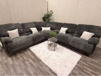 Large 6-piece Gray Reclining Sectional w/ USB - Delivery Available
