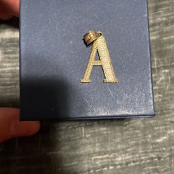 A Pendent 10k