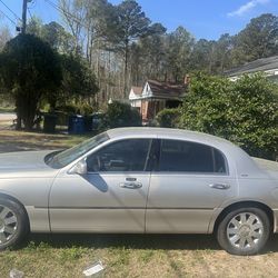 2003 Lincoln Town Car