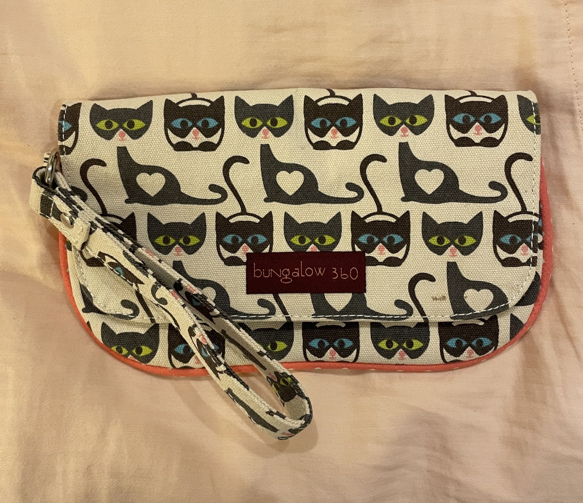 Bungalow 360 Wristlet Purse - Cat Motif