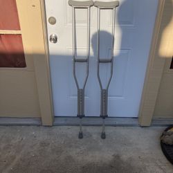 Like new adjustable crutches