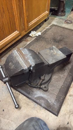 6” swivel bench vise