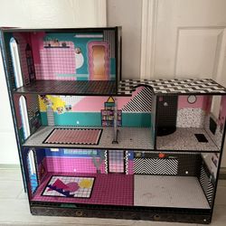 LOL DOLL HOUSE GREAT CONDITION