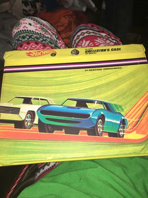 Photo Hot wheels 1968 collectors case with 21 cars