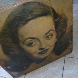 Hollywood photo covered cube