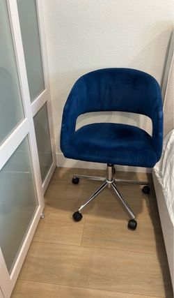 Super cute desk chair