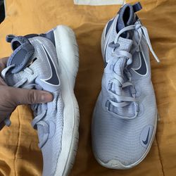 Women’s Nike Size 9 Tennis Shoes 