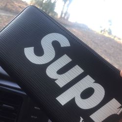 Sup reme lv wallet