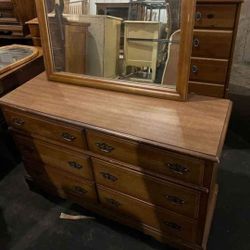 Dresser With Mirror 