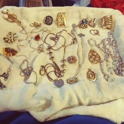 Vintage Gold Colored Untested Assorted Jewelry Lot