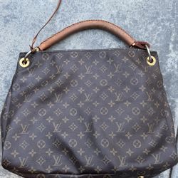 LOUIS VUITTON Monogram Bag  