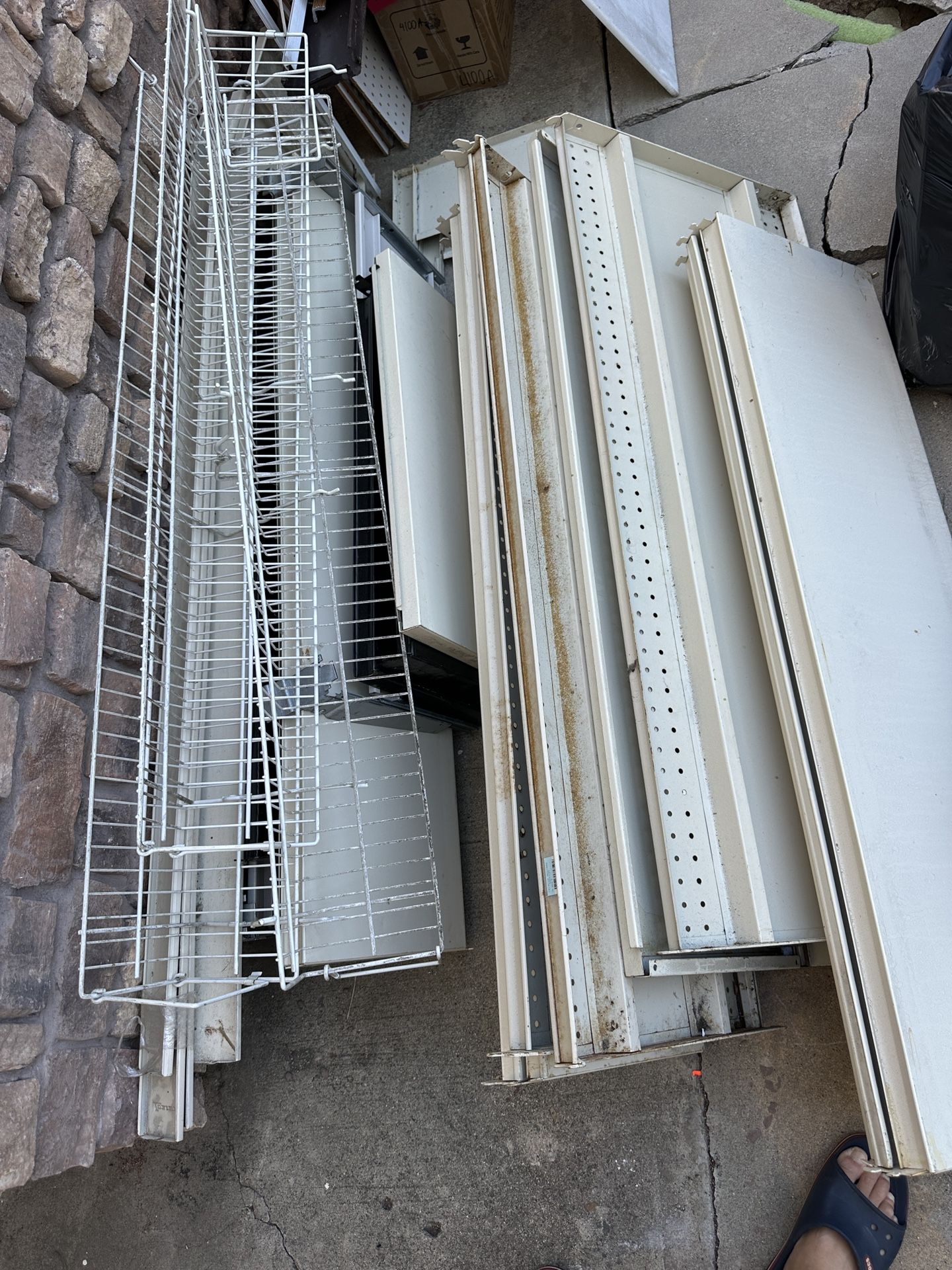 Free Store Retail Metal Shelving Unit By Lozier Screwless