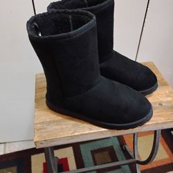 Nice Warm Women's Black Boots Size (7-8) More Like A Size (8) Located In Reedley 