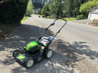 Greenworks Green works Cordless 80v Lawnmower 21”  Lawn Mower with Battery but need Battery Charger like New 