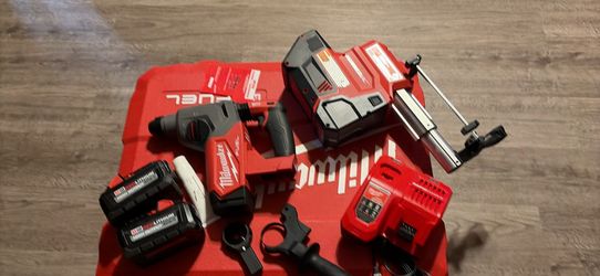 M18 FUEL 18V Lithium-Ion Brushless 1 in. Cordless SDS-Plus Rotary Hammer/Dust Extractor Kit, Two 6.0 Ah Batteries
