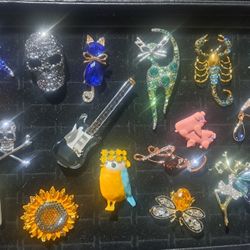 Brooches And Lapel Pins