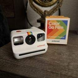 Polaroid Go Camera (With Film)