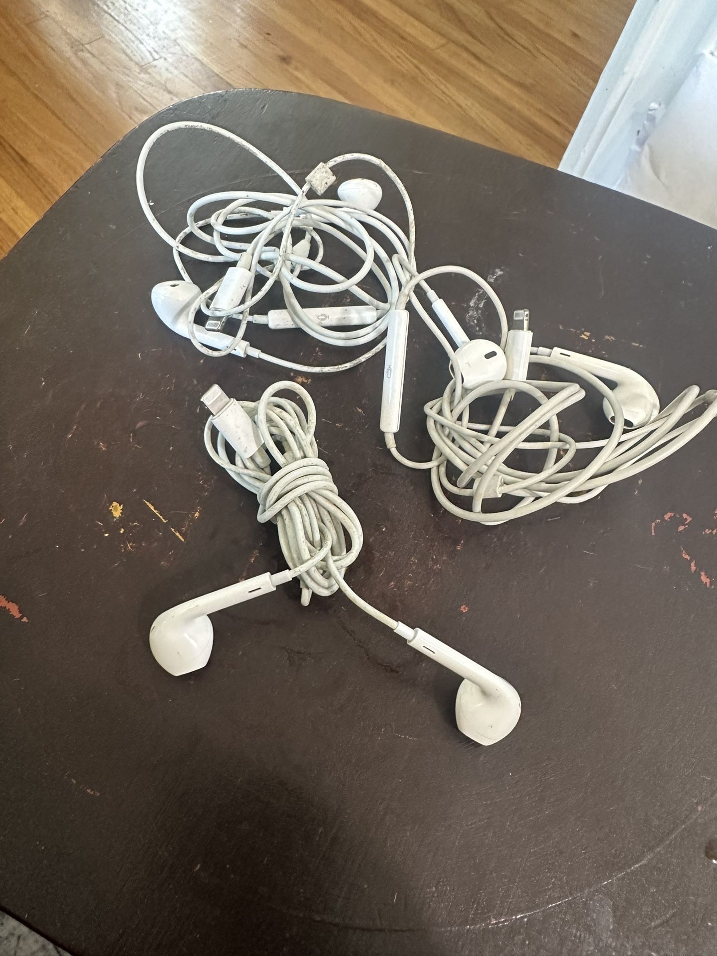 Apple Earbuds