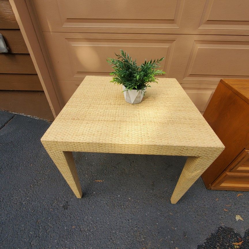 Mid Century Modern Wicker Rattan Dining Table/ Coffee Table 30x30x26toll.in Perfect Condition