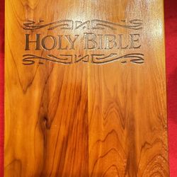 Vintage THE HOLY BIBLE in a Wood Box Memorial Edition