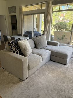 Large Couch w Chaise (like new!)