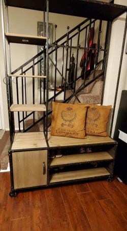ENTRY CLOTHES PURSES RACK
