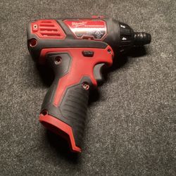 Milwaukee M12 Screwdriver