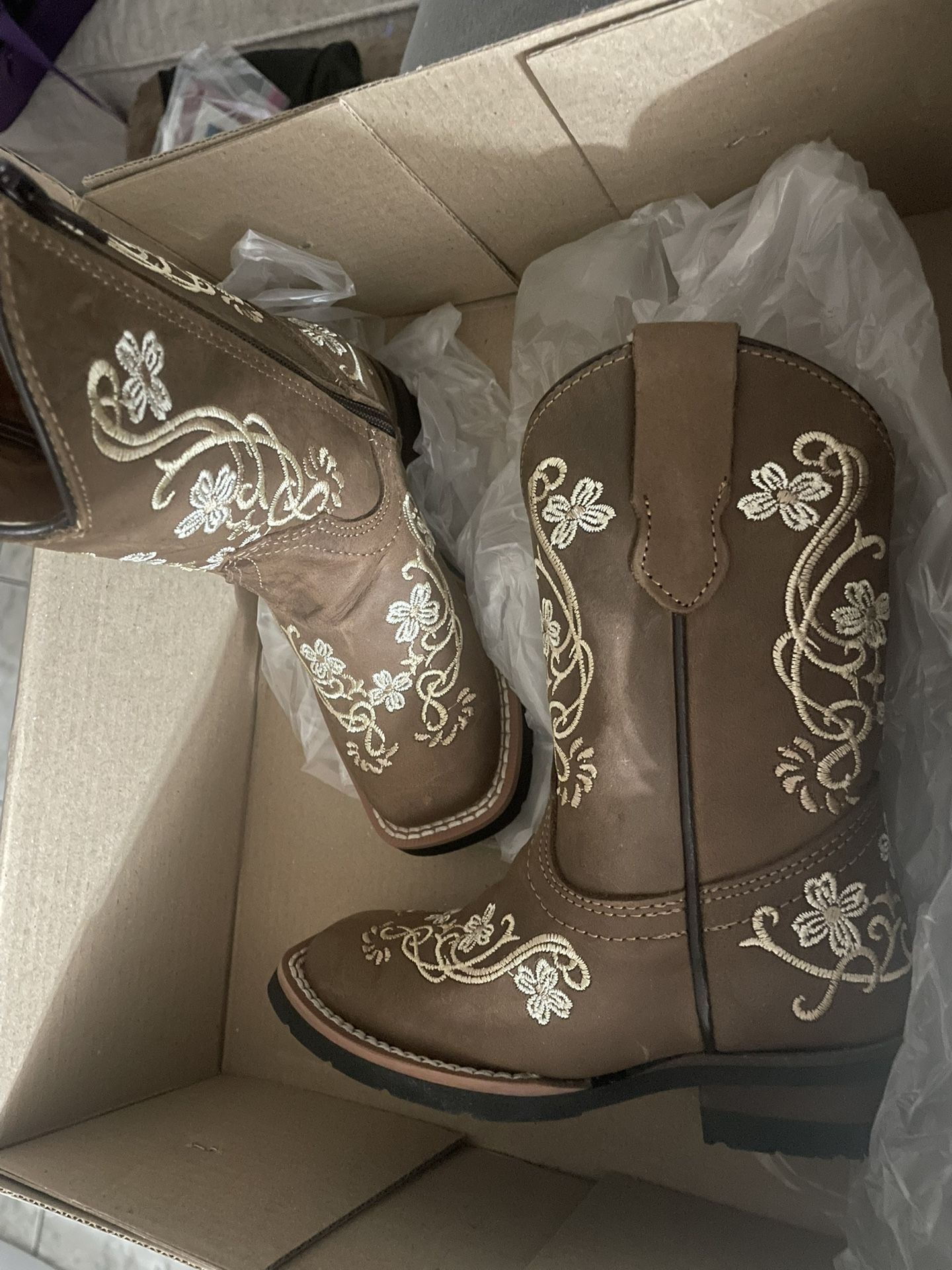 Youth Girls Boots (size 10)