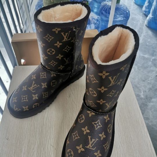 Ugg Boots for Sale in North Las Vegas, NV - OfferUp