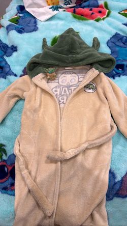GAP BABY YODA ROBE PAIRED WITH BABY YODA FIGURE