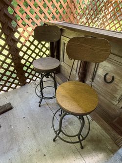 Swivel bar stools