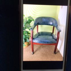 Leather Armed Chair With Wheel 
