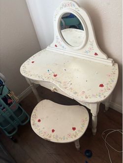 Little girl vanity for FREE!
