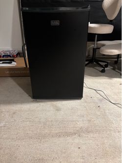 BLACK+DECKER 4.3 Cu. Ft. Compact Refrigerator