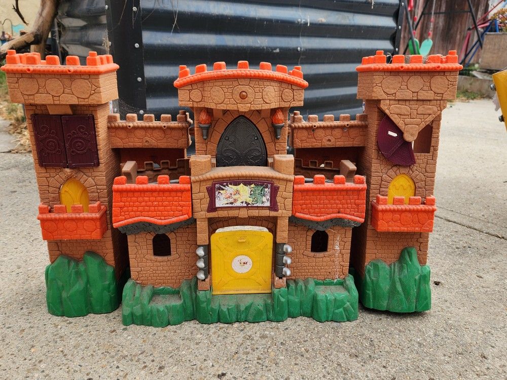 Fisher-Price Imaginext Eagle Talon Castle playset