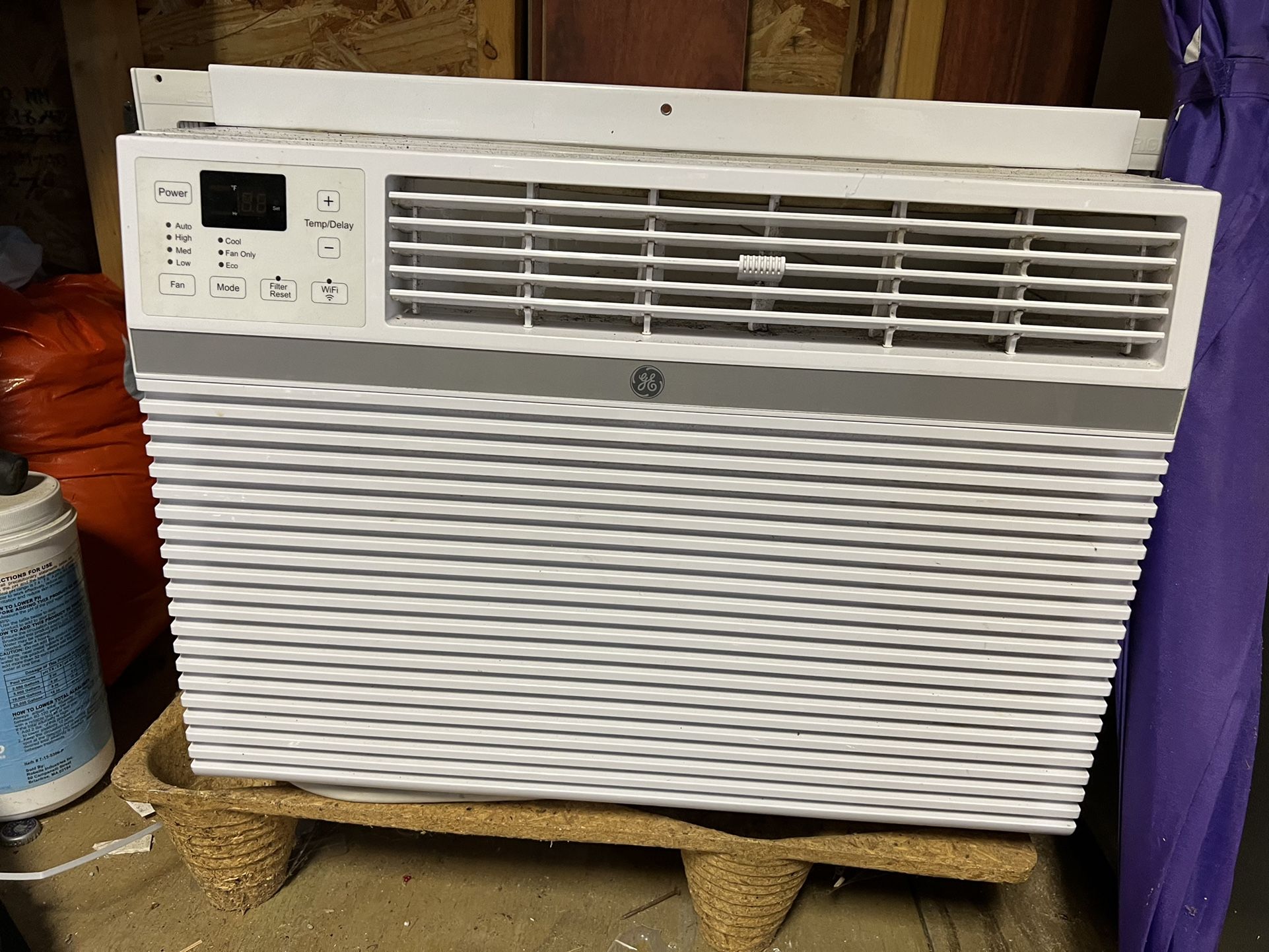 Ac Unit Like New  12,000 BTU 